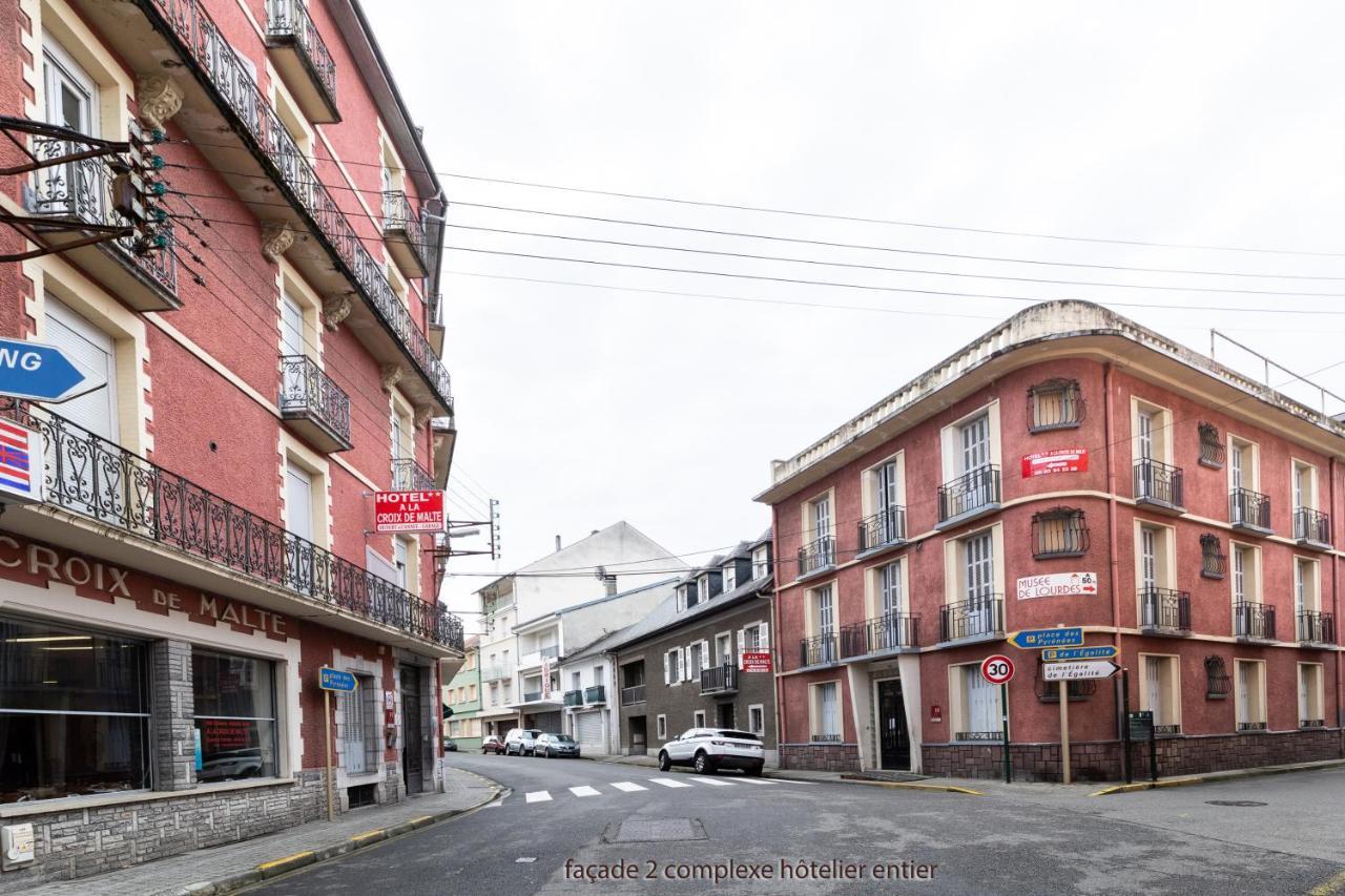 Hotel A La Croix De Malte Lourdes Exteriör bild